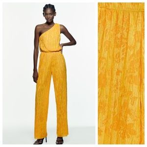 NWT. Zara Yellow Jacquard Asymmetric Pleated Jumpsuit. Size S.